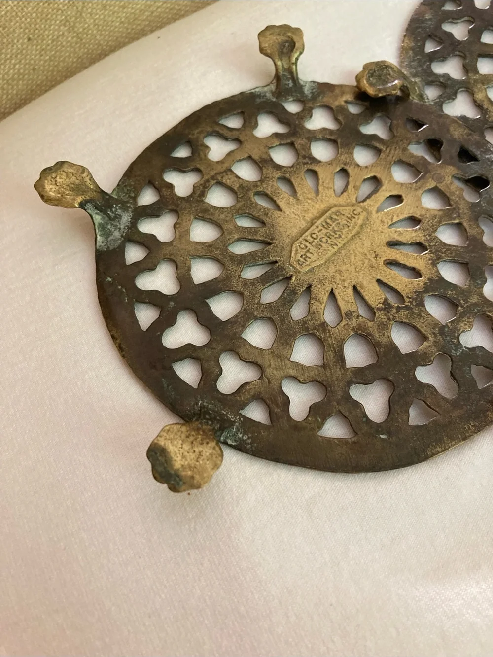 Glo-Mar Art Works Inc., N.Y. Set of 2 Antique Trivet Solid Brass Lion Paw Feet